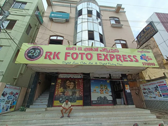 R K Foto Express & Studio